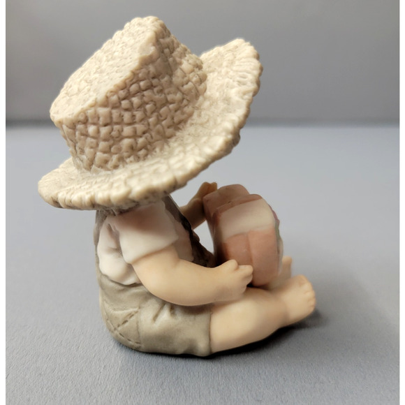 Enesco Pretty as a Picture Figurine You've Captured My Heart Boy #487686 Mini - Picture 5 of 11